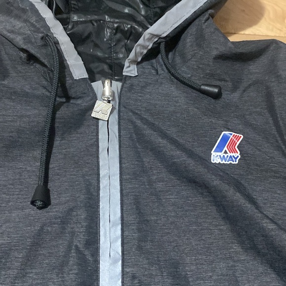 Classic K-way packable/reversible Windbreaker with reflective edges - Picture 7 of 17